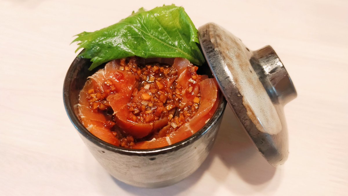 まぐろ食堂まりんのまぐろの壷漬けカルビがおいしすぎて自分で作ってみました。レシピ!食べ終わった後のタレをご飯に乗っけて食べる違法行為もなんとおうちでできちゃいます。でも!作る前に!一度食べに行って!!!! 