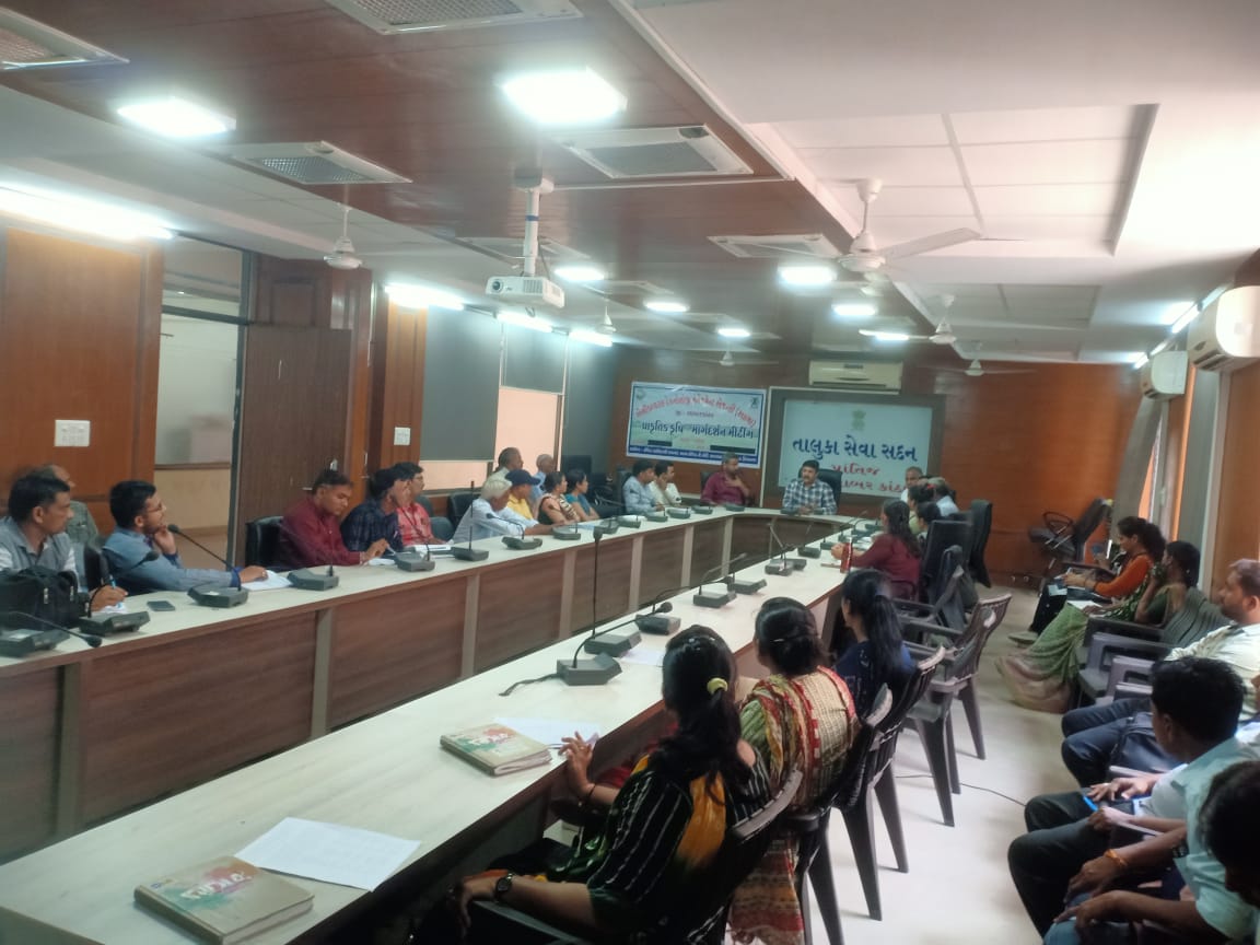 AtmaSabarkantha's tweet photo. @ATMAGUJARAT 
@sabarkanthadp 
@DaoSabarkantha 
નાયબ બાગાયત નિયામકશ્રી,સાબરકાંઠા -વ- લાયઝન અધિકારીશ્રી,પ્રાકૃતિક ખેતી,પ્રાંતિજના અધ્યક્ષ સ્થાને ટી.ડી.ઓ.શ્રી સાથે તલાટી,ગ્રામ સેવક,આત્મા સ્ટાફની પ્રાકૃતિક ખેતીની કામગીરીના આગામી આયોજન અર્થે બેઠક તાલુકા સેવા સદન, પ્રાંતિજ ખાતે મળેલ. https://t.co/UxnhsCfwa8