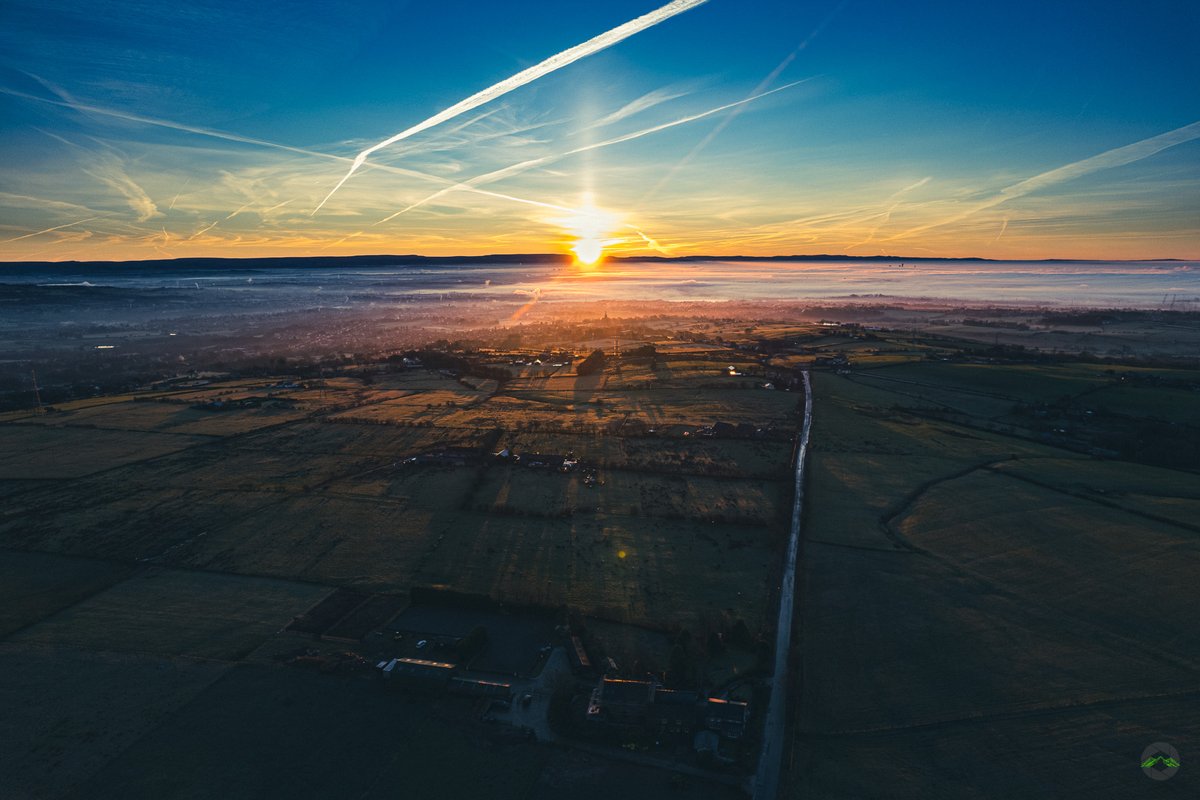 𝐖𝐞𝐬𝐭 𝐏𝐞𝐧𝐧𝐢𝐧𝐞 𝐌𝐨𝐨𝐫𝐬 𝐒𝐮𝐧𝐫𝐢𝐬𝐞

𝘐 𝘨𝘰𝘵 𝘵𝘩𝘦 𝘥𝘳𝘰𝘯𝘦 𝘰𝘶𝘵 𝘦𝘢𝘳𝘭𝘺 𝘰𝘯𝘦 𝘮𝘰𝘳𝘯𝘪𝘯𝘨 𝘢𝘧𝘵𝘦𝘳 𝘐 𝘯𝘰𝘵𝘪𝘤𝘦𝘥 𝘢 𝘣𝘪𝘵 𝘰𝘧 𝘭𝘰𝘸 𝘭𝘺𝘪𝘯𝘨 𝘧𝘰𝘨 𝘥𝘶𝘦 𝘵𝘰 𝘢 𝘵𝘦𝘮𝘱𝘦𝘳𝘢𝘵𝘶𝘳𝘦 𝘪𝘯𝘷𝘦𝘳𝘴𝘪𝘰𝘯.

#westpenninemoors #lancashire