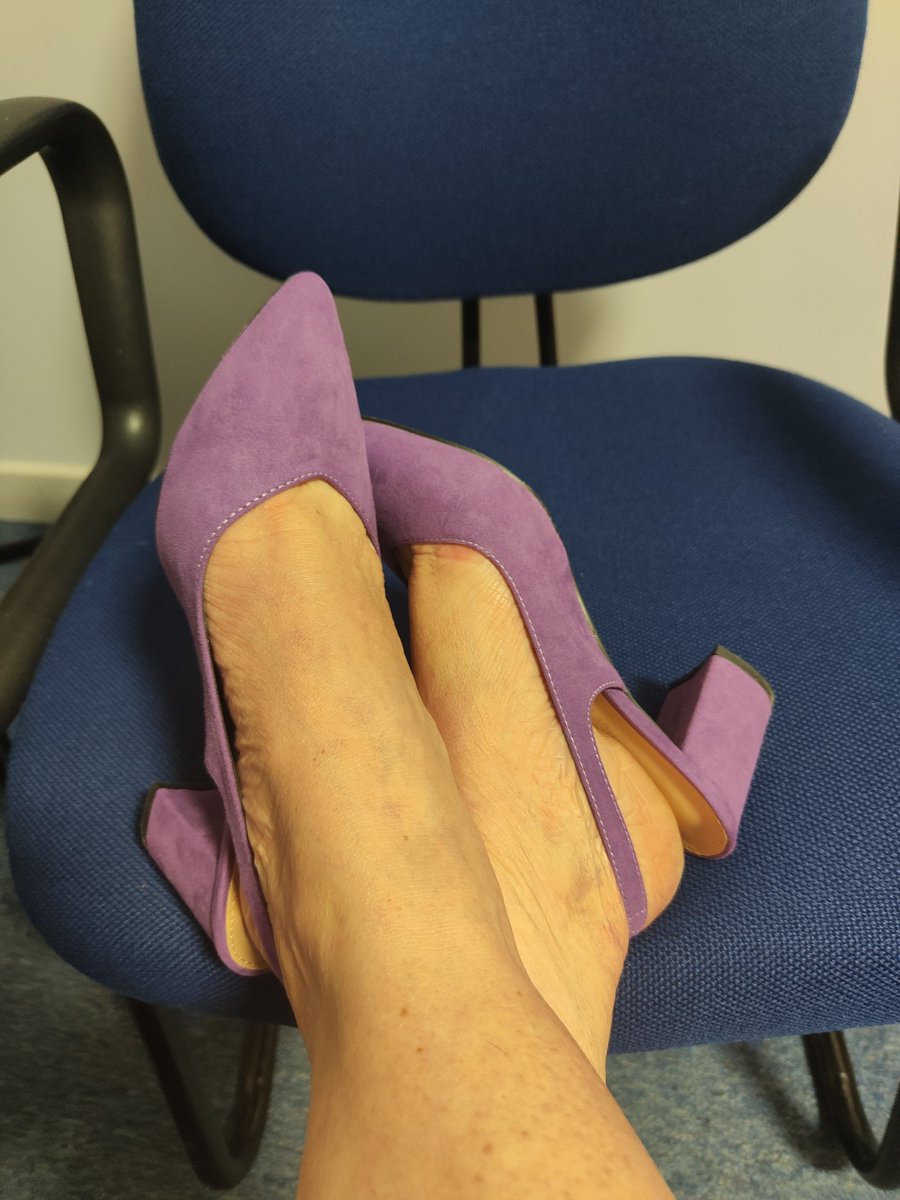 DigestiveGill's tweet photo. @CrohnsColitisUK Supporting the fantastic work of the IBD team at @CUH_NHS with purple slingbacks 😁 https://t.co/n9Ho6KaOce