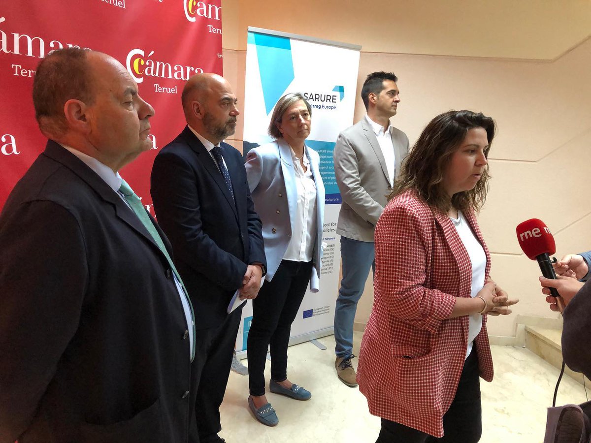 DPTeruel's tweet photo. 🥡 Clausura del proyecto #Sarure de Interreg Europe

👥9 socios de 7países aplican soluciones para salvar el comercio rural con @camarateruel como jefe de filas

🗣 La diputada de Desarrollo Territorial María Ariño ha saludado a los y las participantes https://t.co/DPVe8SbkQ0