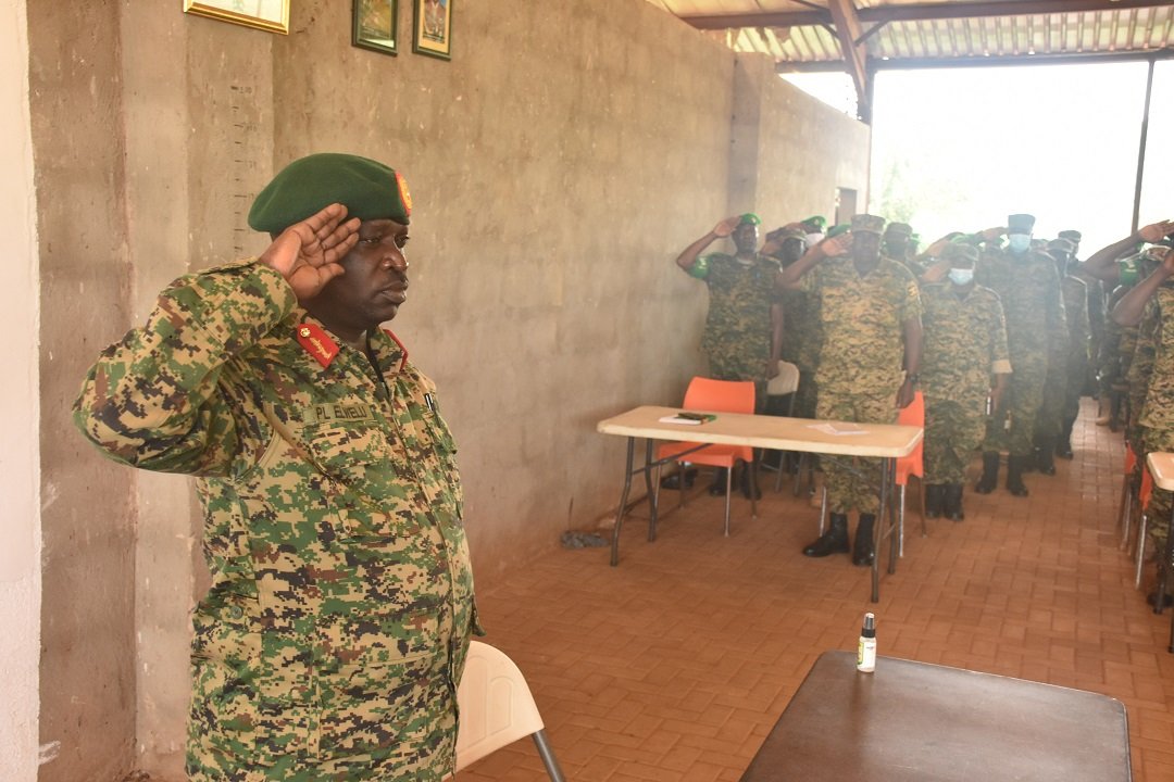 LKauthara's tweet photo. The UPDF Deputy Chief of Defence Forces Lt Gen Peter Elwelu on behalf of the CDF Gen Wilson Mbadi last week officiated at the closure of the Post Mission Ideological Training Course for Uganda Battle Group that rotated out from AMISOM in March n April this year. Thanks Gen Peter https://t.co/vGHeJIQ7Be