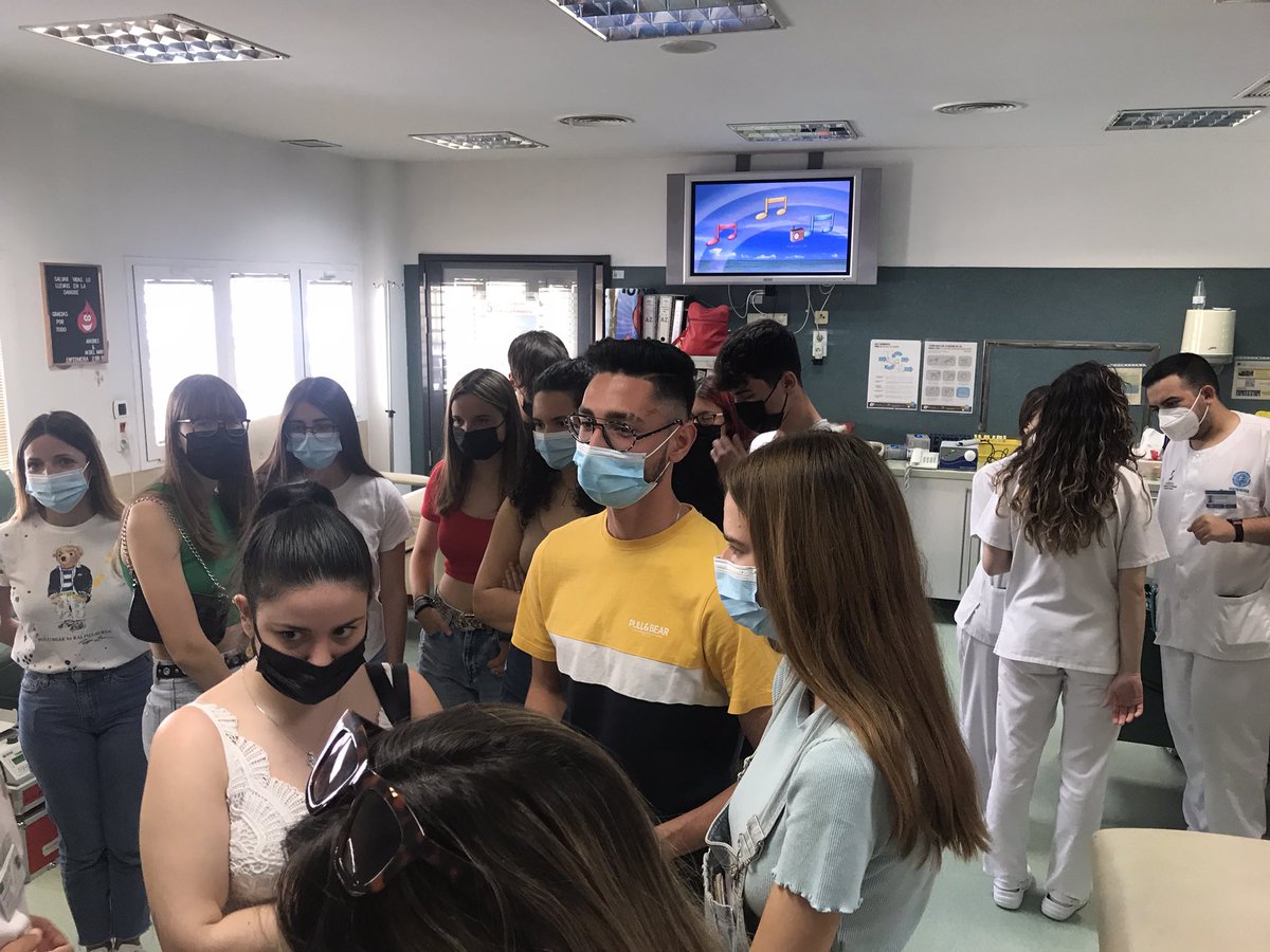 AlbaidaBMyC's tweet photo. Nuestro alumnado de @FPsanidad ha visitado el #CentroTransfusionesdeSangre de Almería . @FPAndaluza #fpvisble https://t.co/sN87C30Fis