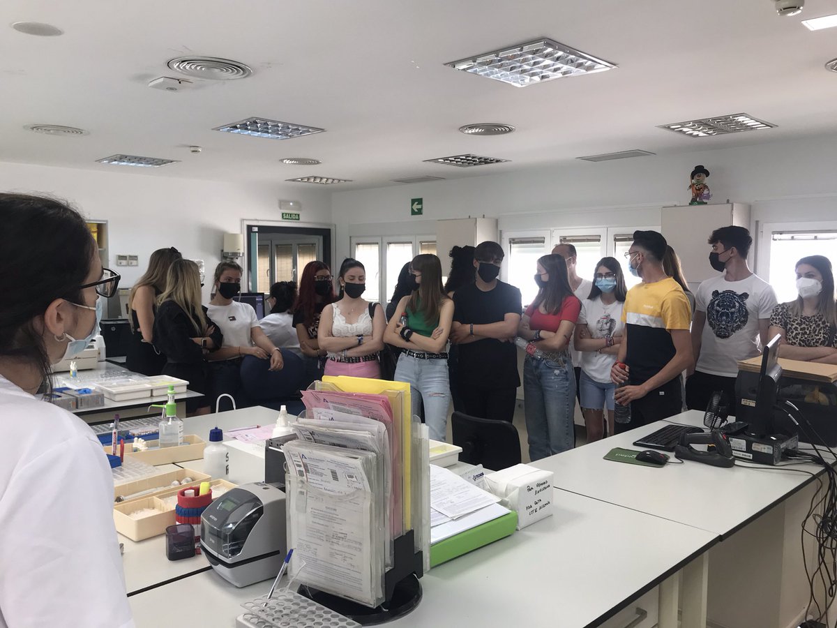 AlbaidaBMyC's tweet photo. Nuestro alumnado de @FPsanidad ha visitado el #CentroTransfusionesdeSangre de Almería . @FPAndaluza #fpvisble https://t.co/sN87C30Fis
