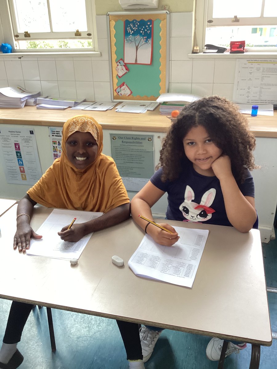 WyvilPrimary's tweet photo. Smiles all around from the Year 2 children! Keep up the great work 💙🏆📚 #WyvilCoreValues #WorkTogether https://t.co/3IgNKfG5aW