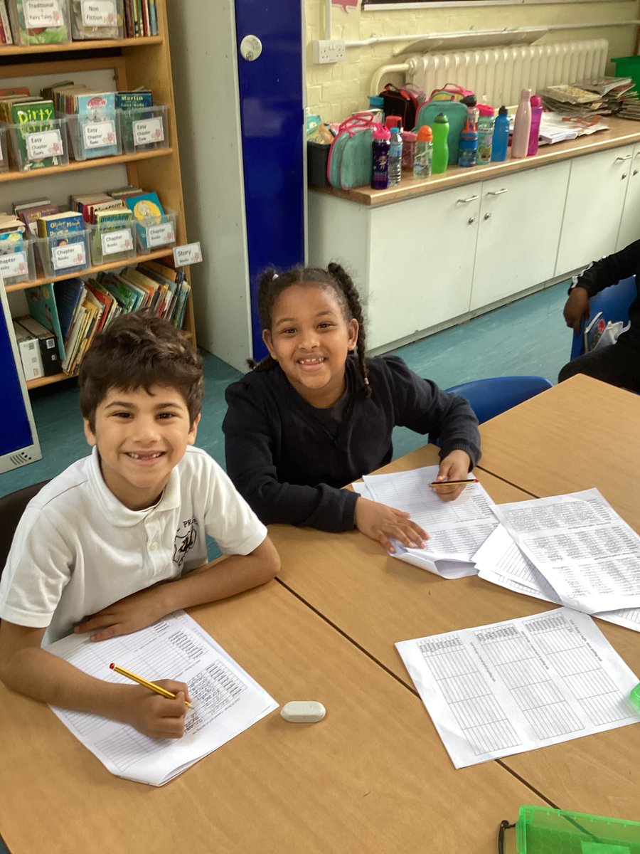 WyvilPrimary's tweet photo. Smiles all around from the Year 2 children! Keep up the great work 💙🏆📚 #WyvilCoreValues #WorkTogether https://t.co/3IgNKfG5aW