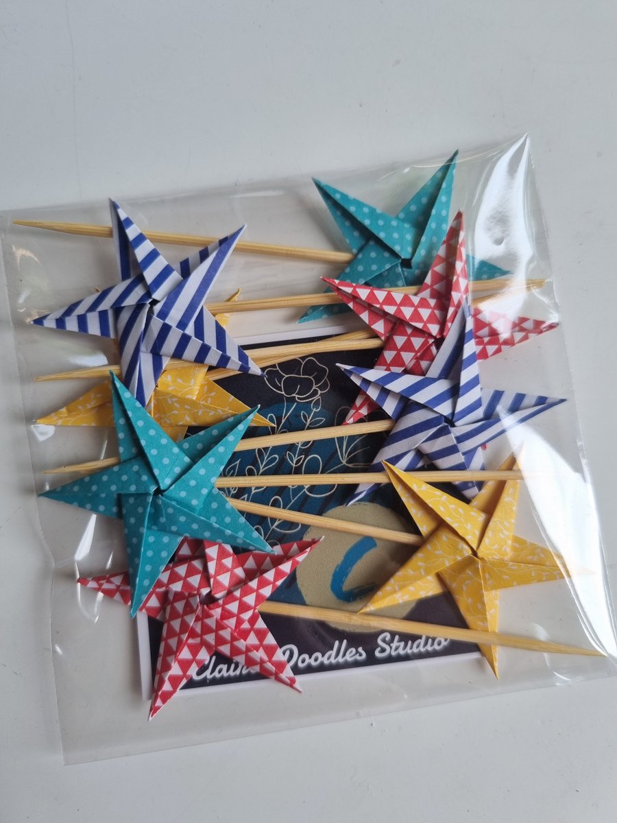 ColourDoodle's tweet photo. I'm about to start making some more origami stars & hearts to make up my cake topper packs.
These packs are available in my shop at the moment.
https://t.co/es63RSHYFo
#elevenseshour #cakes #bakinghour #MakersHour #CraftBizParty #caketoppers #partydecorations #etsyuk https://t.co/SZ80RhpBkc