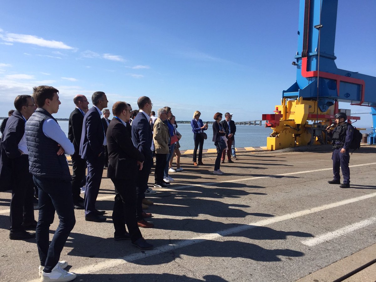 PoleMerBA's tweet photo. 📣⚓️#BlueEvent Sécurité Sûreté portuaire 

La matinée était riche entre la visite du Terminal Grand Ouest, les démonstrations des mesures de protection contre les menaces maritimes et terrestres par la gendarmerie maritime et la #tableronde1 sur la protection physique. https://t.co/I4jckQQK32