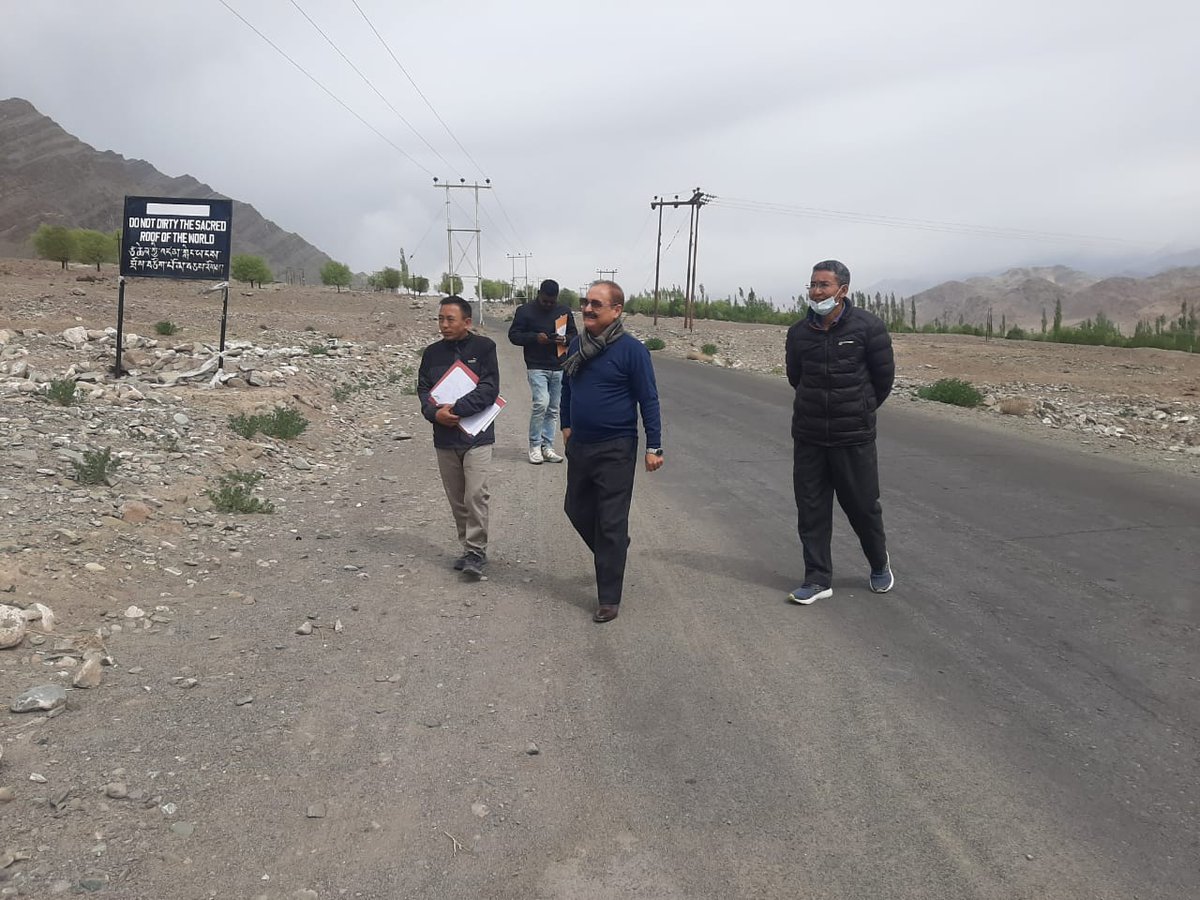 DIPR_Leh's tweet photo. #PrincipalSecretary, Dr. Pawan Kotwal inspects identified site for 30 bedded #multi-specialty hospital at #Tangste #Ladakh; also visits medical sub-centers & other revenue sites at Sub-Divisions Tangtse & #Kharu. https://t.co/8FFgqmwX1O
