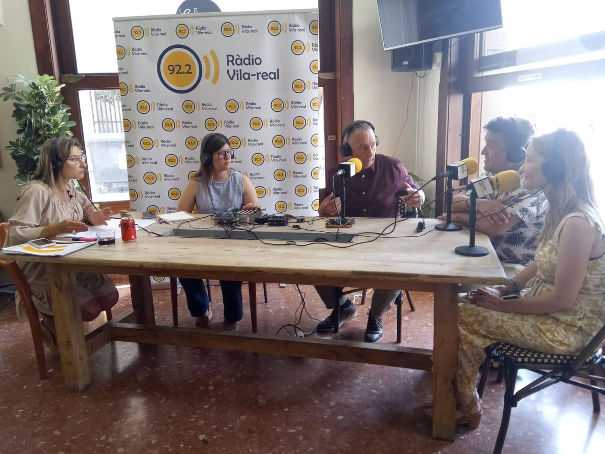 VilarealRadio's tweet photo. ¡Ya estamos en directo en nuestra #bodeguilla! Hoy hemos empezado con varios miembros de Compromís: el diputado nacional, Joan Baldoví; el senador, Carles Mulet; y la portavoz de la coalición en Vila-real, María Fajardo. Síguenos en la 92.2FM o en la web https://t.co/BrJccAM4hl https://t.co/Vf772QfoDy