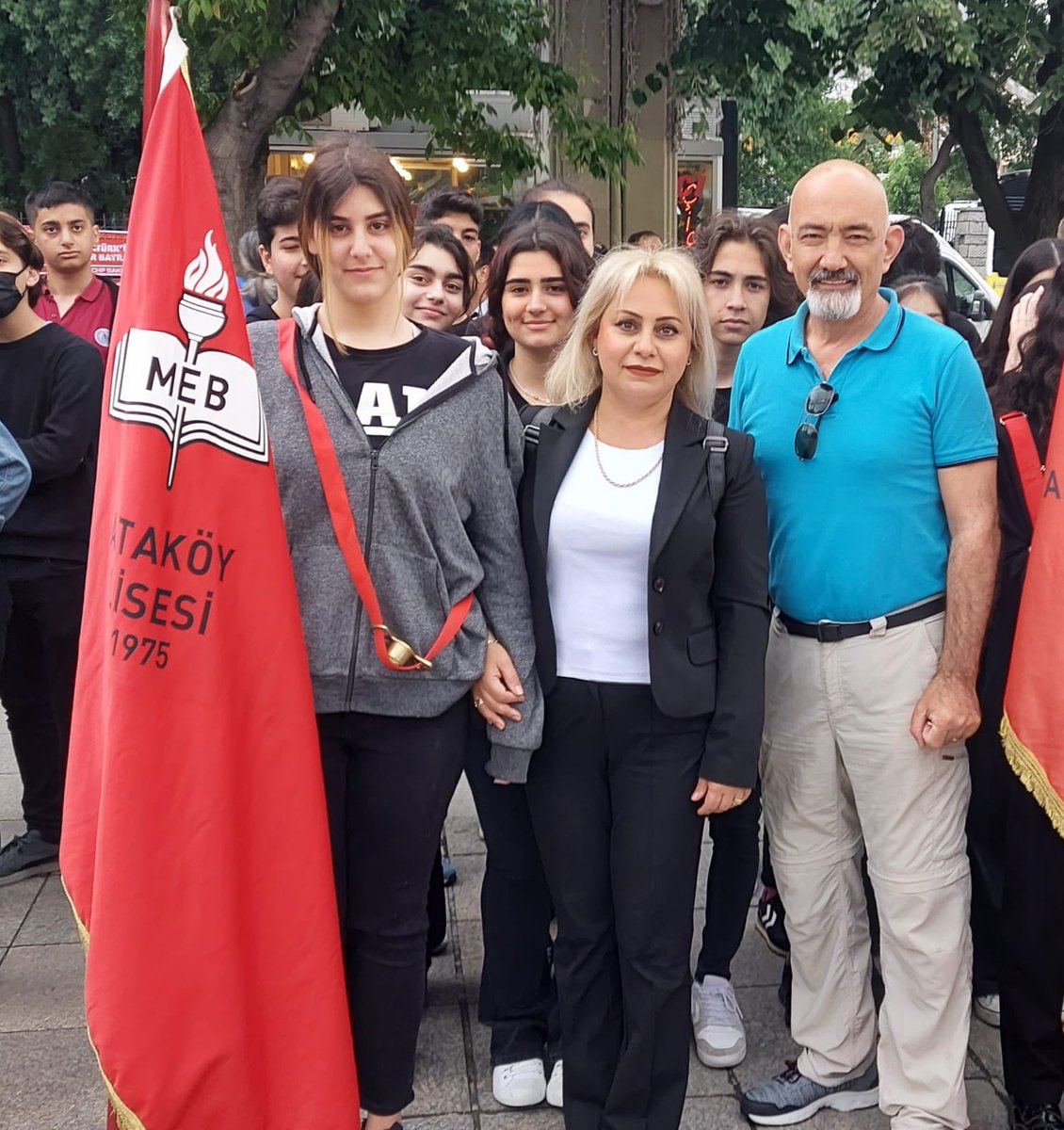 AtakoyL's tweet photo. Sporda başarılı öğrencilerimiz ilçe müdürümüzden ödüllerini aldılar.@BakirkoyMEM @istanbulilmem https://t.co/Oo17kY6EWY