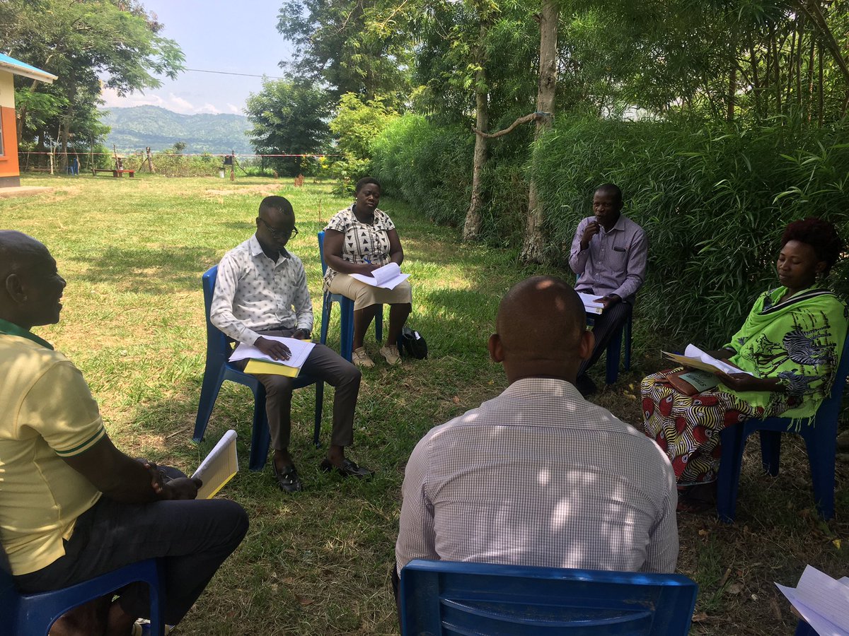 ArafatBwambalem's tweet photo. We @Greatlakespeacecentre continues with #Talktalks / #FGD under Our project #Raising awareness in kasese-Rwenzori region with support from @CHIPO_HBV  @HepBFoundation 
We are carrying out #TableTalks with political leader in areas #Isango @farouqkib #YoungPeople @KaseseUg https://t.co/TLVcy1KsuZ