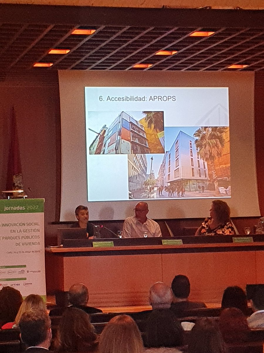 avs_gestores's tweet photo. Lucía Martín González , Concejala de #vivienda y #rehabilitación del Ayuntamiento de #Barcelona destaca en su intervención el impulso a la vivienda pública en alquiler, la seguridad jurídica en la tenencia, los operadores público- privados, el tanteo y retracto.#Aprops https://t.co/7RyNoPuHJb