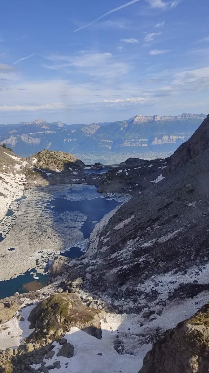 MeteoGrenoble38's tweet photo. Eboulements importants et successifs dans le secteur du lac du Crozet, les sentiers sont interdits jusqu'à nouvel ordre entre Freydières/Pré Raymond et le Col de la Pra. #Belledonne 

@PGHM__ @ffrandonnee https://t.co/glhcaXl54c