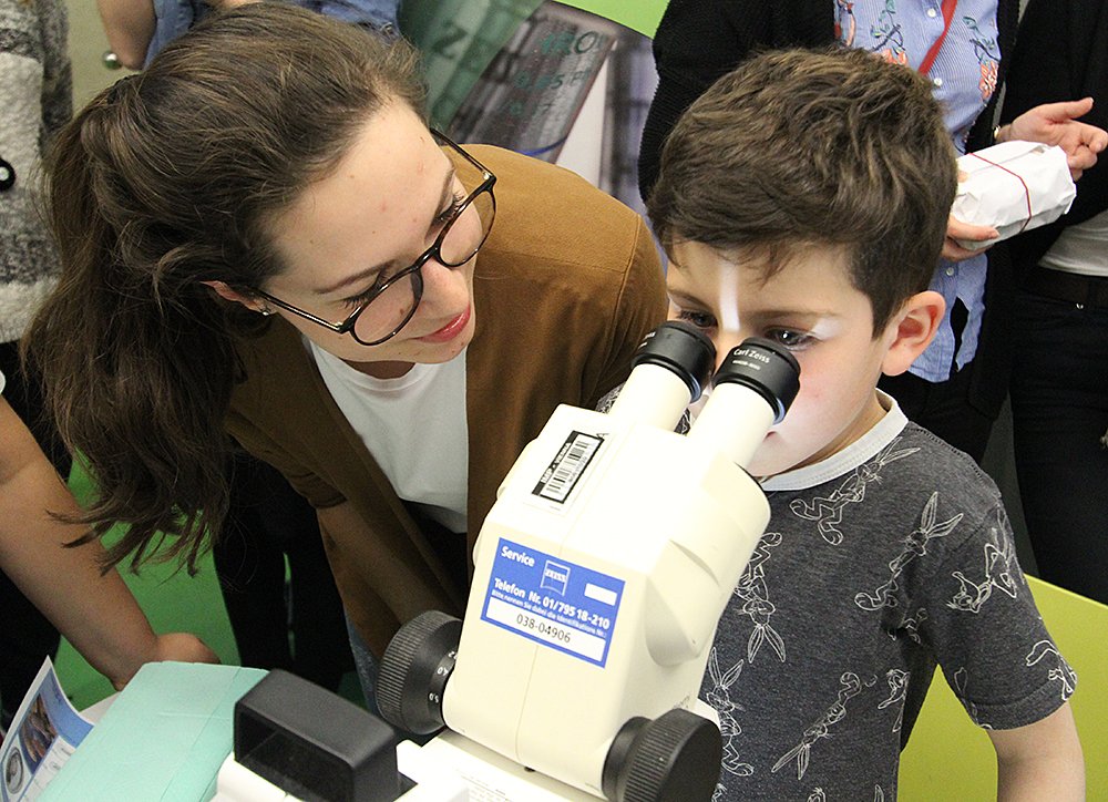 IMPvienna's tweet photo. Tomorrow, the IMP will participate at the Long Night of Research (#LNF_Austria). Find us at the @viennabiocenter to marvel at living zebrafish embryos (@PauliGroup) and learn about cancer (@obenaufa) - alongside other hands-on science! 👉🔬https://t.co/gNKGsfhrWa https://t.co/GOOIfzuXg7