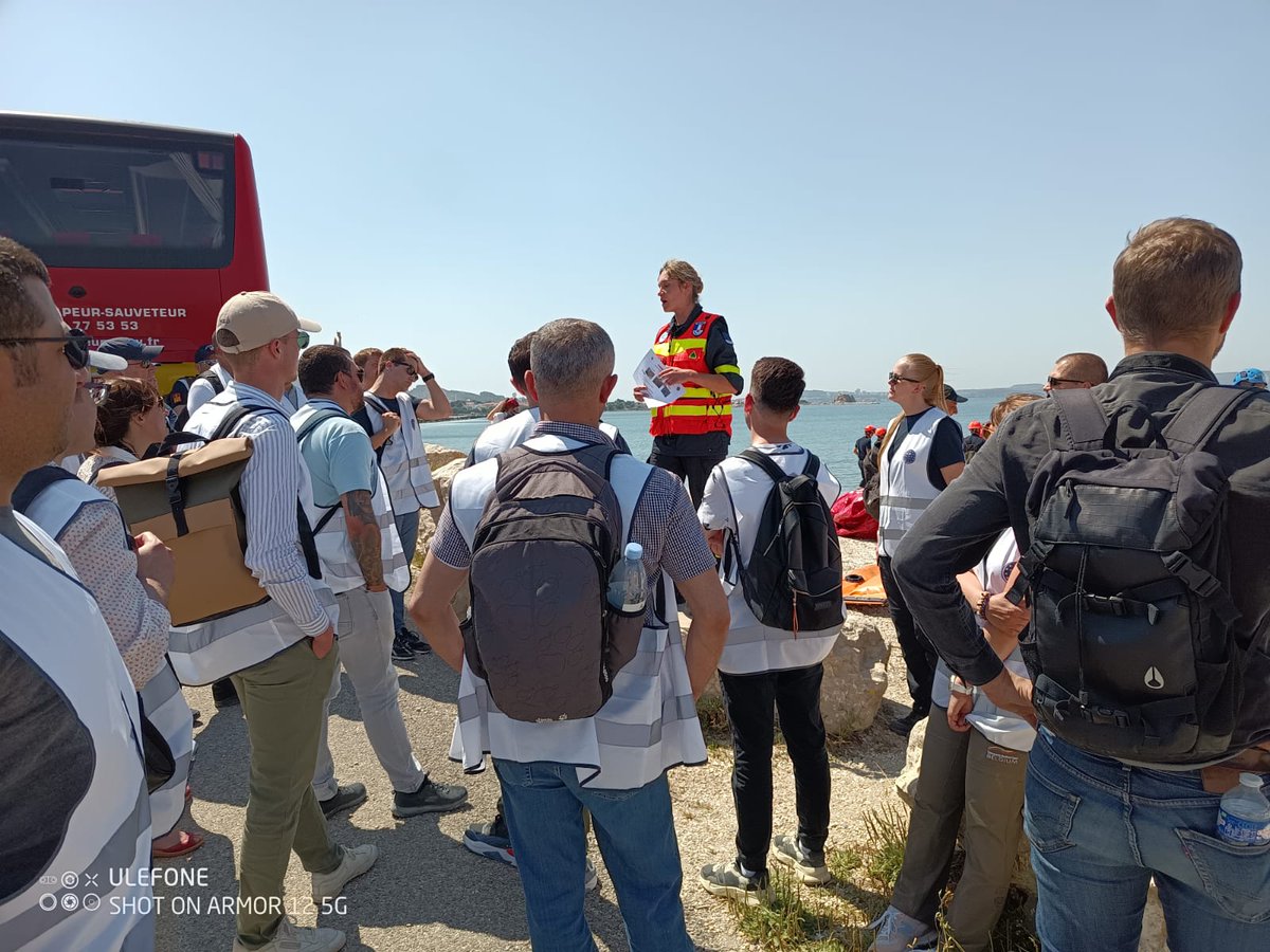 proteccioncivil's tweet photo. ➡️Finaliza el Ejercicio #Domino22 en el que España ha participado con evaluadores de @proteccioncivil➕un equipo de drones y un módulo de bombeo de @UMEgob  

➡️Equipos de 🇫🇷🇪🇸🇩🇪🇧🇪🇦🇹 han cooperado durante tres días para ofrecer una respuesta 🇪🇺coordinada ante catástrofes. https://t.co/v93Wq9cior
