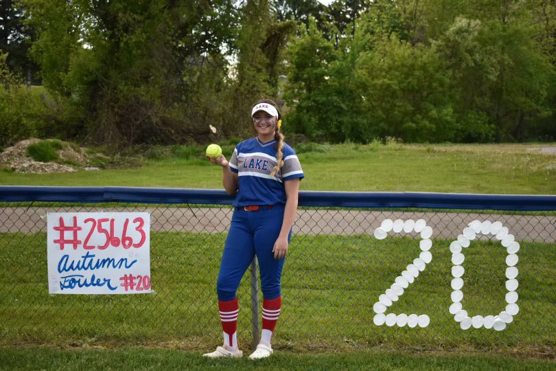 ohioslamforce's tweet photo. Autumn Fowler finished up a great high school career and her last at bat was her first high school 💣! Off to @OtterbeinSB where great things are waiting for you! https://t.co/TyuUMAdcFv