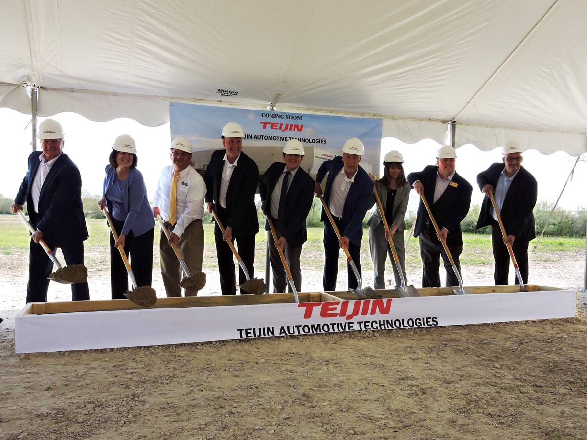 Airbond4's tweet photo. #Teijin #Automotive will expand their Huntington facility thanks to growing demand for #lightweight #composites.

The facility is used for #compressionmoulding, #bonding, #waterjetting, #sanding &amp; #priming.

Read the full @CompositesWrld article at: https://t.co/BgcMBQwJnG https://t.co/3z4OP2kk27