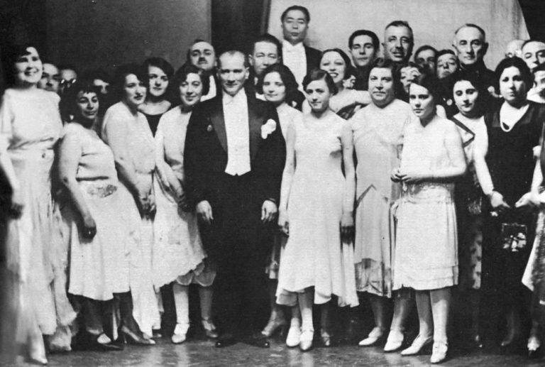 <a href="/ahbap_hacettepe/">Ahbap Hacettepe Üni.</a> ...vazifeye atılmak için içinde bulunacağın vaziyetin imkan ve şeraitini düşünmeyeceksin.

 #19Mayıs  <a href="/ahbap_neu/">Ahbap Necmettin Erbakan Üni.</a> 💚