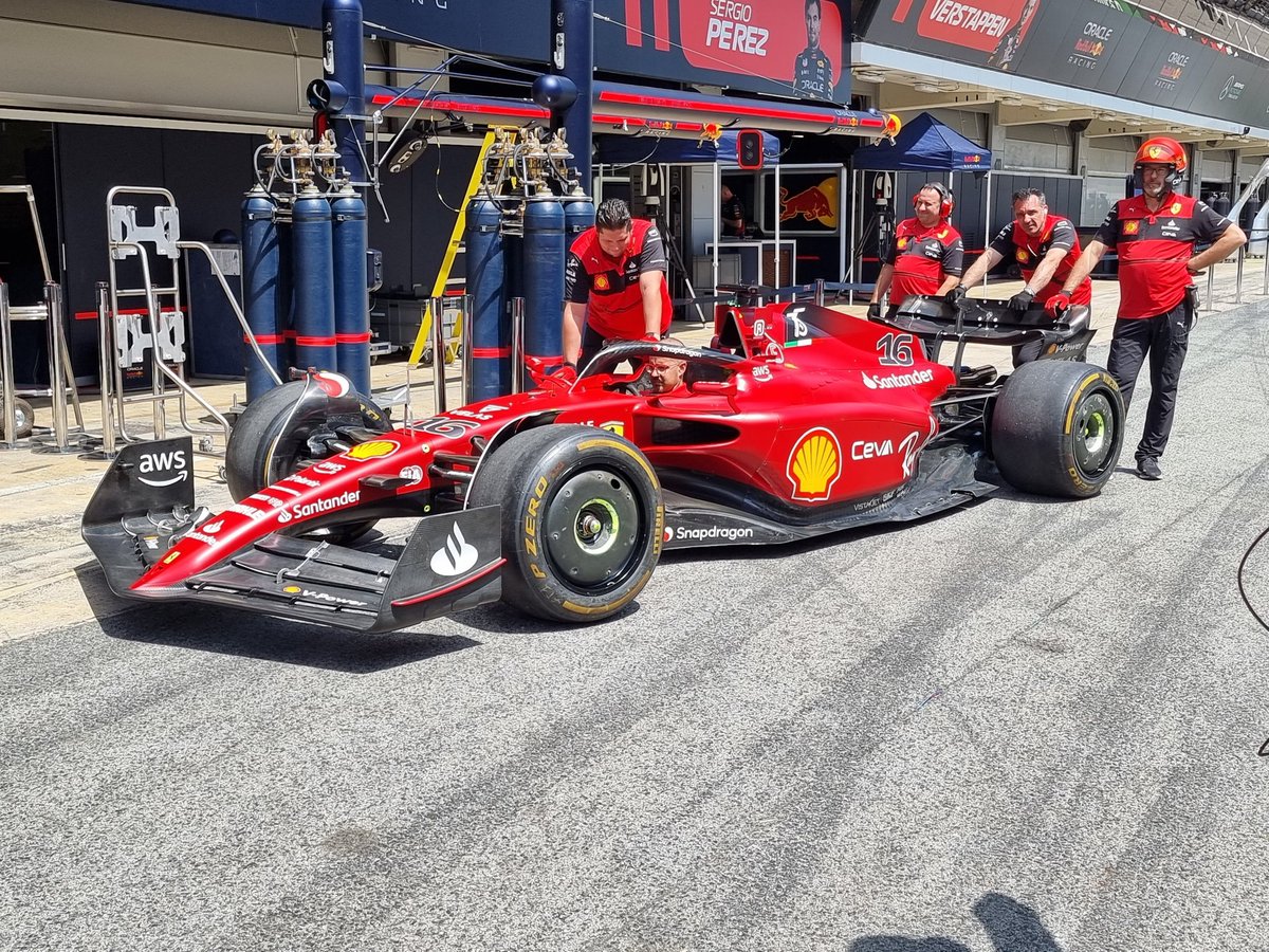 AlbertFabrega's tweet photo. El Ferrari para el GP de España

Ferrari ready for the #SpanishGP https://t.co/vXxJoXwAyR