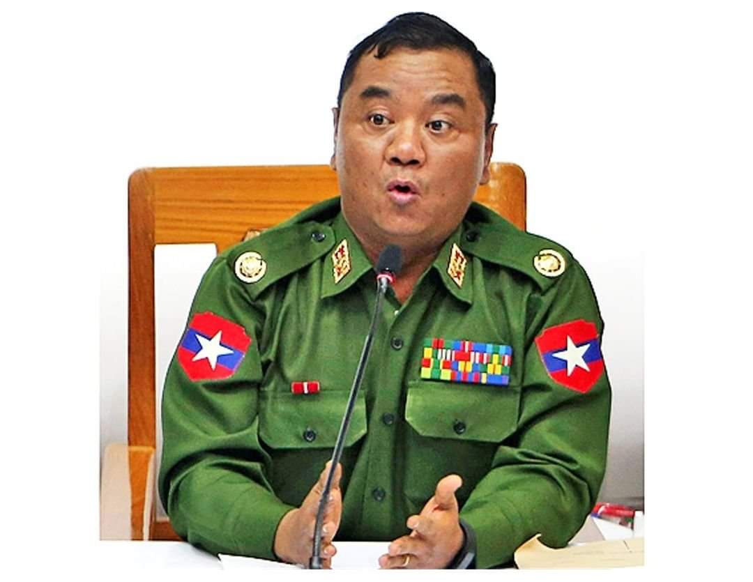 Khithitofficial's tweet photo. ရခိုင်တွင် ပြဿနာဖြစ်လာလျှင် "စစ်တပ်ကို အဆိုးမဆိုနဲ့" ဟု   AA ကို စစ်တပ် က တုံ့ပြန်၊ "လက်နက်ကိုင်ပဋိပက္ခရဲ့ အကျိုးဆက်ကို သူတို့ပဲ ခံစားရမယ်" ဟု အကြမ်းဖက် ပြောခွင့်ရ ဇော်မင်းထွန်းပြောဆို

ရန်ကုန်၊ မေ ၁၉  
Read More -> https://t.co/D5vG19AZXp https://t.co/f1zSqURrxn