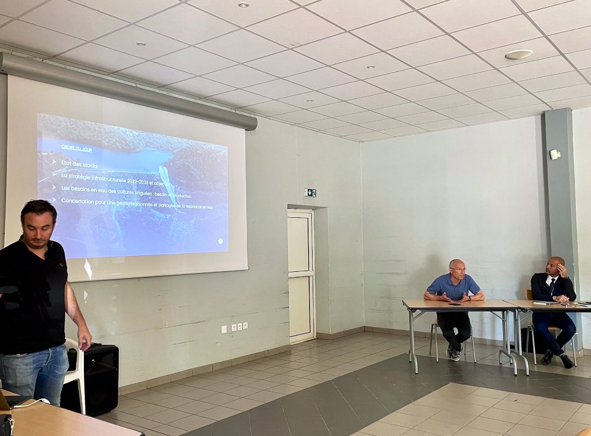 OEHC_'s tweet photo. 🍅 Réunion filières🍓

🤝 Travagliu cù @cracorsica20, @CDA2B  è l’#ODARC ,

💦Point général sur la  préparation de la saison,
🌎Gestion de l’eau et irrigation raisonnées #Risparmià #Acqua 

 🍊@de_aop 🍇@vinsdecorse 
🐄🐐🥛@ILOCC20 🐑@AOPBrocciu 🌾#GRPF #Corsica 🫒#OliudiCorsica https://t.co/ELNMefmttR