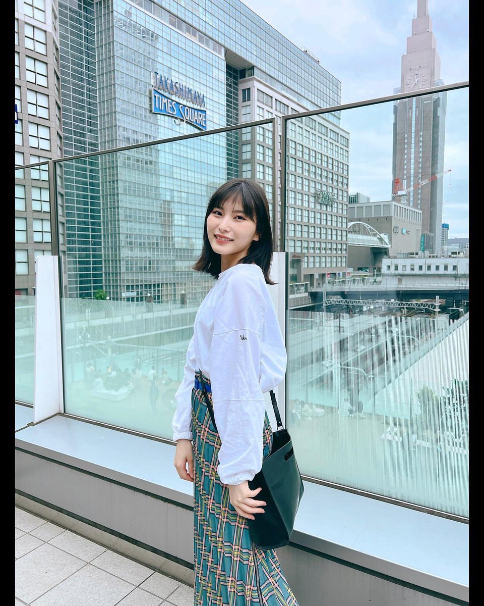 81fukuokaseinab's tweet photo. 🦊#福岡聖菜 Instagram 更新
seina___ff

この間の私。
色鮮やかなスカートが曇り空でも気持ちを上げてくれる気がしたなぁ☺️🌷

tops:#idem 
skirt:#rrr 

#せいちゃんの私服日記 #idem_idea 
#春コーデ #曇り空 #tシャツコーデ

👇投稿はこちら💁‍♀️💁
https://t.co/BCYywrzGqU https://t.co/mM6YxKJdox