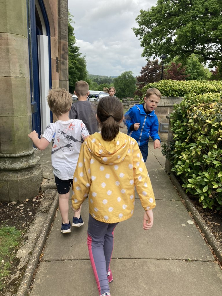 After some juice and biscuits, we are now ready for our treasure hunt!