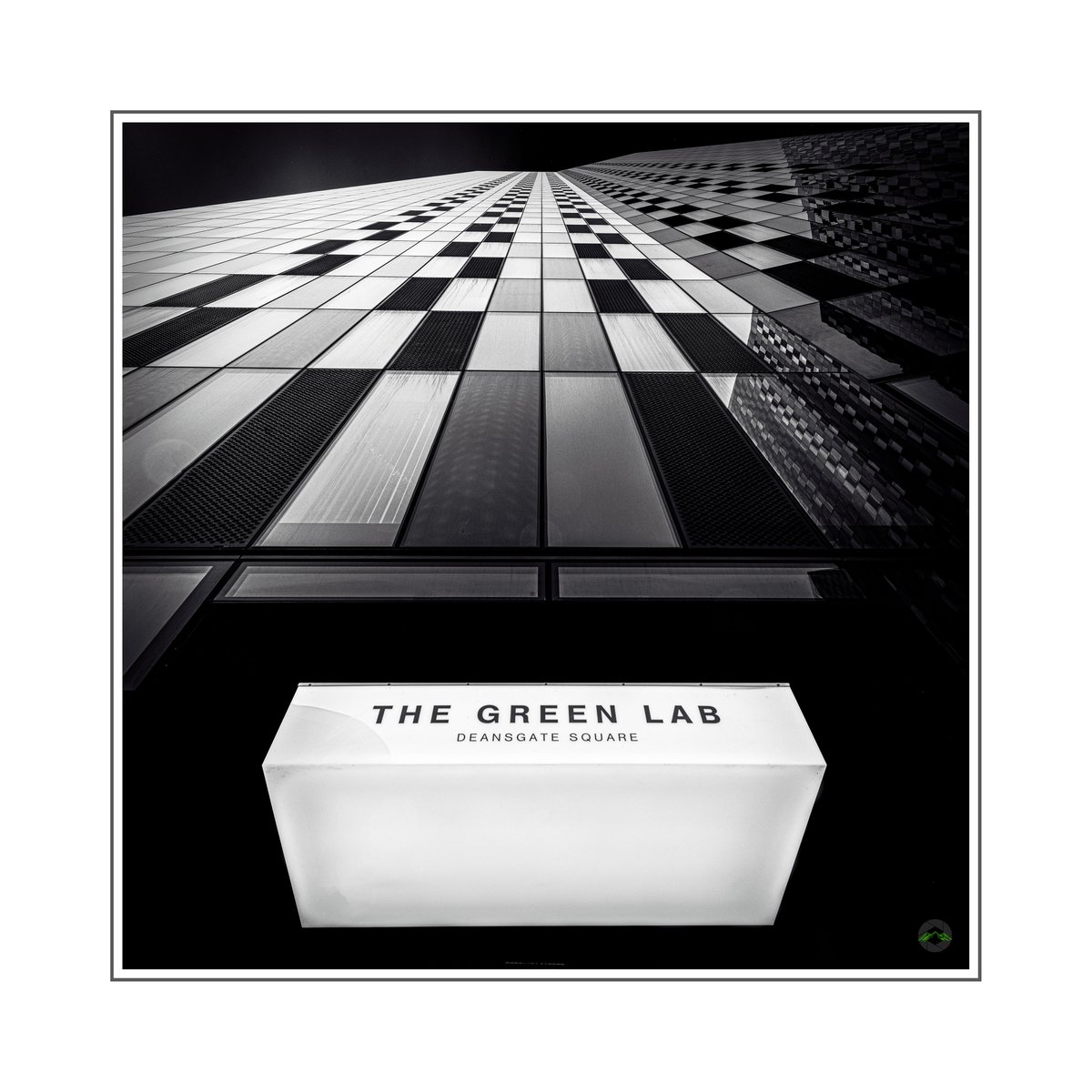 𝘛𝘩𝘪𝘴 𝘪𝘴 𝘵𝘢𝘬𝘦𝘯 𝘥𝘰𝘸𝘯 𝘢𝘵 𝘋𝘦𝘢𝘯𝘴𝘨𝘢𝘵𝘦 𝘚𝘲𝘶𝘢𝘳𝘦, 𝘸𝘩𝘪𝘤𝘩 𝘥𝘰𝘦𝘴 𝘰𝘧𝘧𝘦𝘳 𝘢 𝘭𝘰𝘵 𝘰𝘧 𝘱𝘰𝘴𝘴𝘪𝘣𝘪𝘭𝘪𝘵𝘪𝘦𝘴 𝘧𝘰𝘳 𝘵𝘩𝘪𝘴 𝘵𝘺𝘱𝘦 𝘰𝘧 𝘪𝘮𝘢𝘨𝘦𝘳𝘺.

@DeansgateSquare
#deansgatesquare #manchester