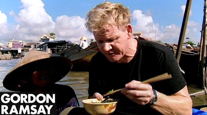 Gordon Ramsay - supervising the test program for the contestants but unfortunately no one makes a delicious dish like VIETNAM / Gordon said that one day I will come to VIETNAM and enjoy noodle soup one more time again https://t.co/xLSnOAg0mH