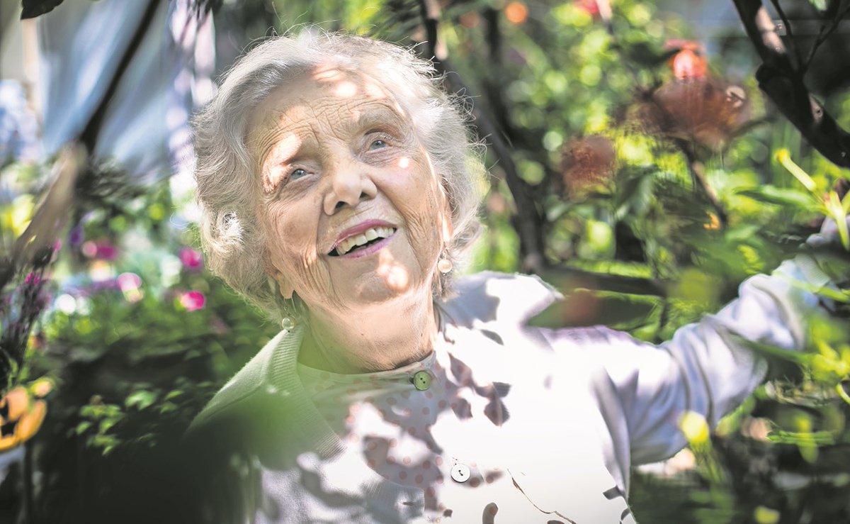 El_Universal_Mx's tweet photo. #EnPortada 90 años de la indispensable Poniatowska https://t.co/xhZLYsS7oX https://t.co/5CtMEF4WfV