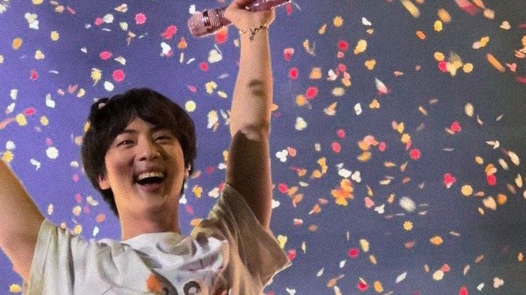 jinifactory's tweet photo. happiness is seokjin during concerts ♥ https://t.co/FpppVuFx5z