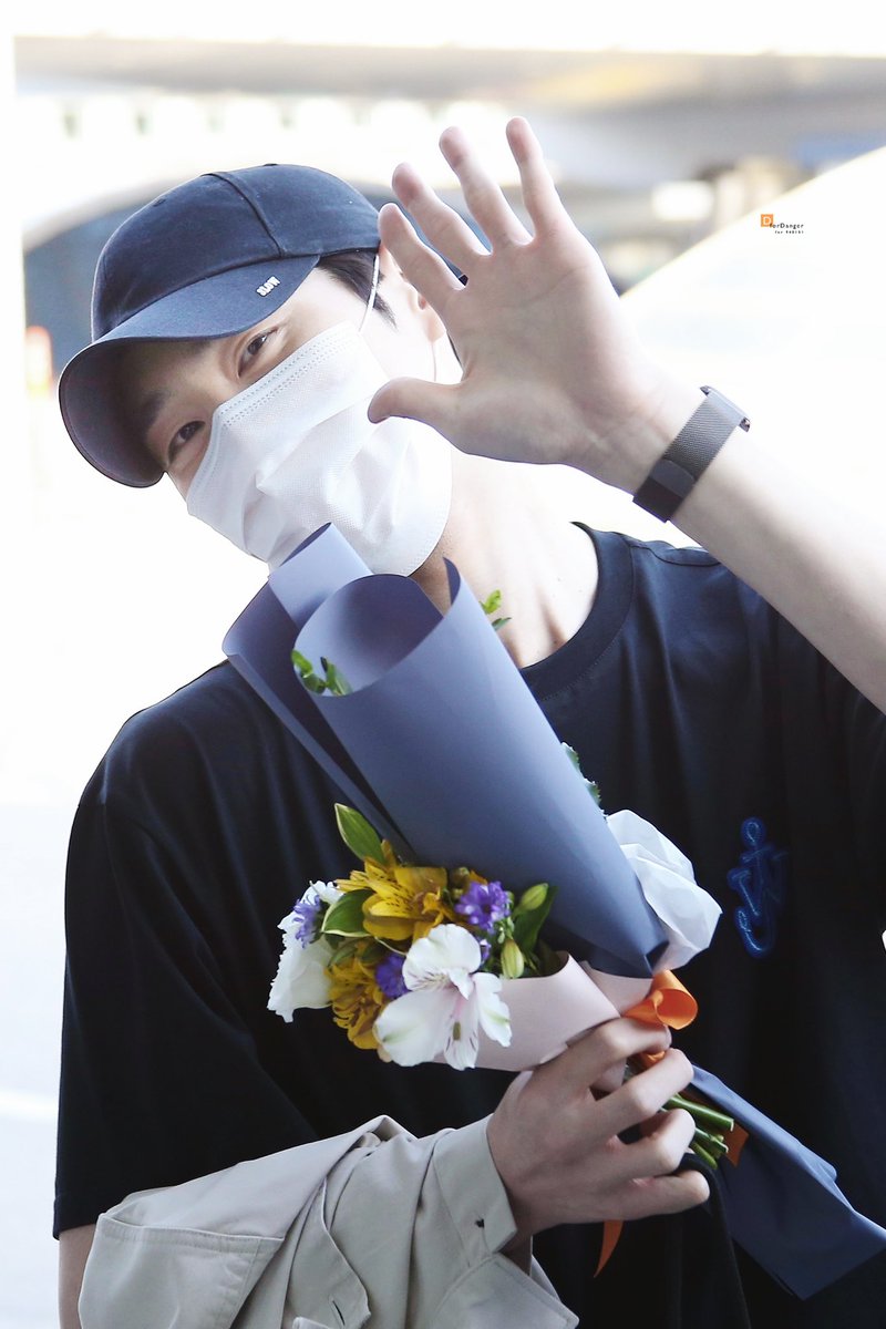 DforDanger0101's tweet photo. 220512 인천입국

#동원 #이동원 #ドンウォン #동원짱짱 #LEEDONGWON #DONGWON #크나큰 
@KNKOfficial220 https://t.co/zMQubZNlzS