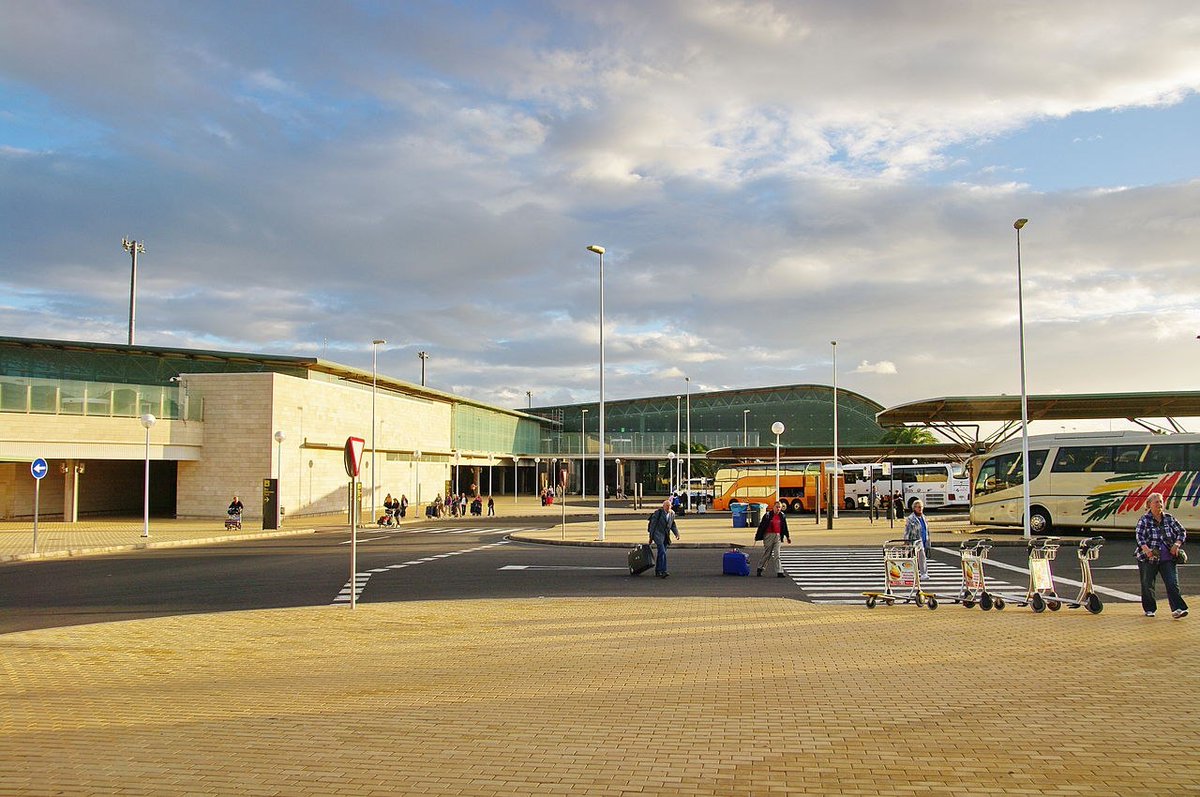 FuerteTimes's tweet photo. Following the examples from airports in other countries, Fuerteventura Airport has opened a new restroom zone for our furry friends.

tap the link https://t.co/60seCT2DvX

#fuerteventuratimes #airports #fuerteventuraairports #fuerteventura #modern #pets https://t.co/cJLOzmZq0H