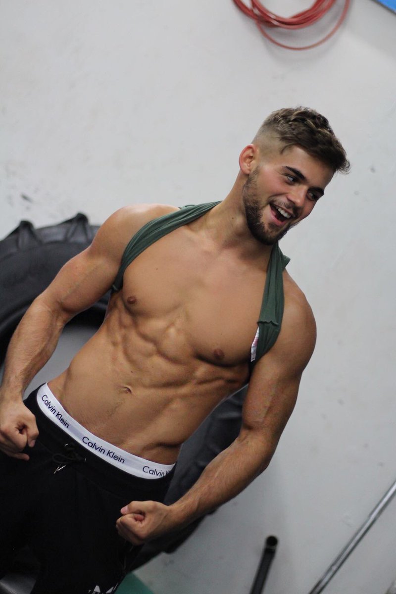 Mikehalesof's tweet photo. Retweet if you wanna see more 💦👀 https://t.co/PfRyk9wcMB