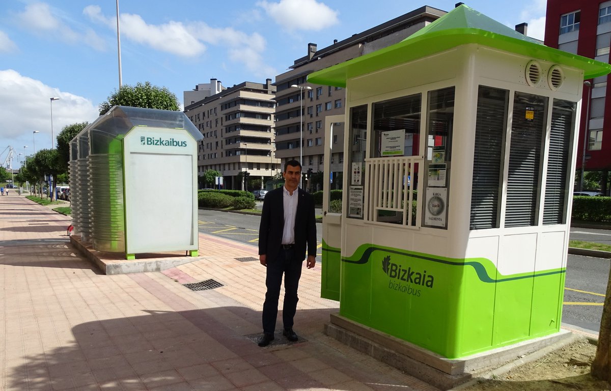 miguelviar's tweet photo. ℹ️   Con el objetivo de mejorar el servicio de atención a la ciudadanía, hemos restaurado y trasladado la antigua cabina de @Bizkaibus ubicada en la Calle Murrieta de #Barakaldo , junto a la Estación de Renfe, a la Avenida Altos Hornos, 27 en el barrio de #UrbanGalindo https://t.co/hCdhk1RcPT