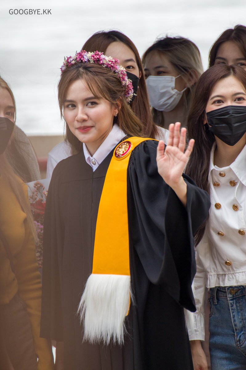 goodbye___kk's tweet photo. ยินดีด้วยนะเจ้าลูกหมี🐻🐻
 #NamneungBNK48
#มิลินปริญญาใจ https://t.co/yRXjCY1KP0