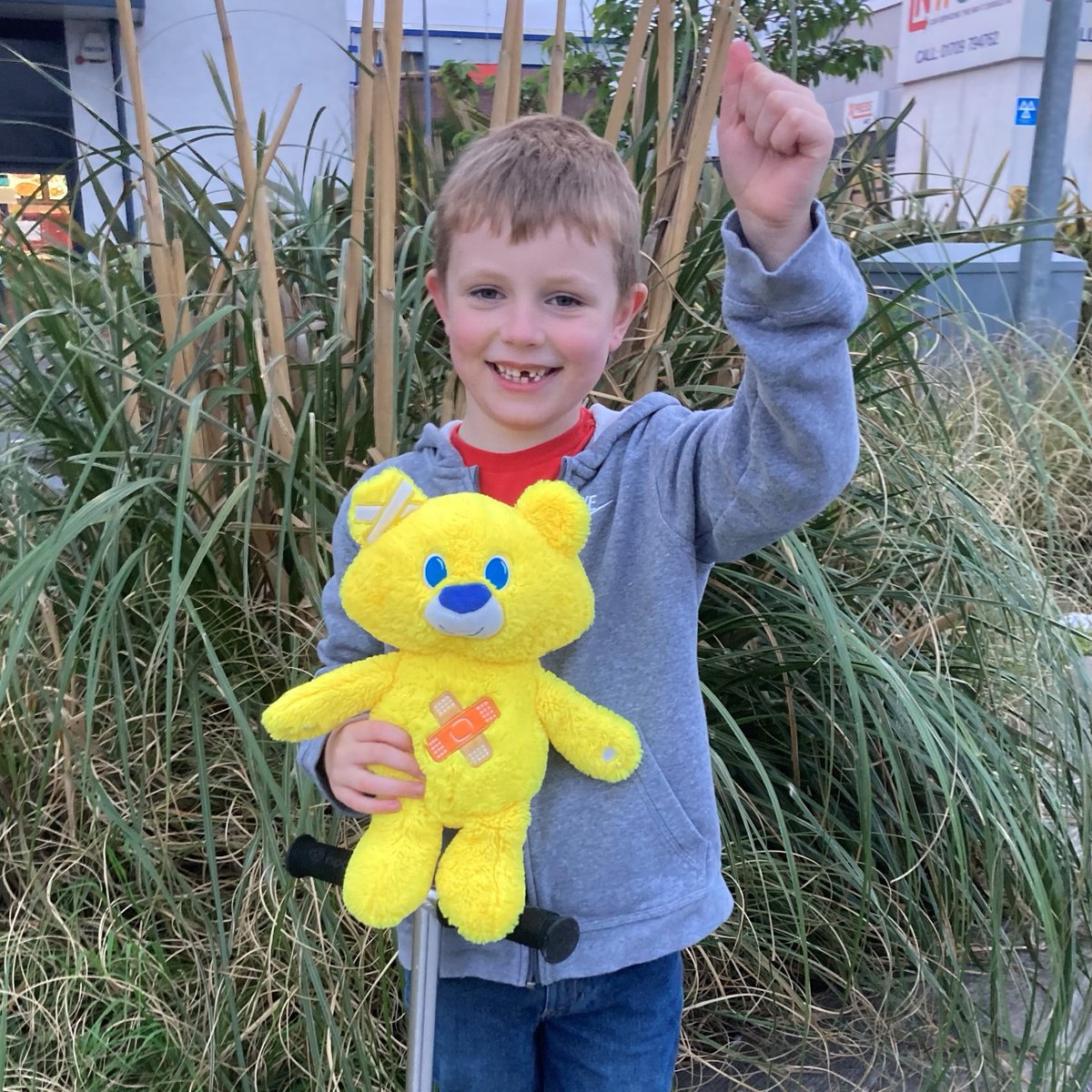 “The hospital looked after me so well, I wanted to do something for them” 💙

Six-year-old Tommy has completed the length of a marathon on his scooter, all to say thank you for his care at Sheffield Children's! ⭐

How amazing! Read Tommy's story here: tchc.org.uk/news/the-hospi…
