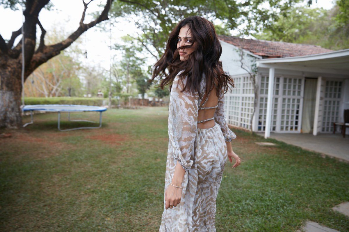 cinemapuff's tweet photo. @MalavikaM_ When you’re happy & you know it..hop, skip & jump 🥰 🍃 ☀️
Mid week getaway with my friends at this serene @Airbnb villa in alibaug 🤍
@Airbnb #GoNear #AirbnbPartner https://t.co/Jp2bWggght