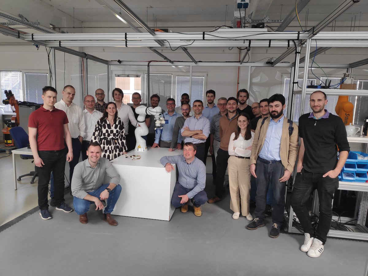 The last 12th and 13th of May, all the REMODEL partners participated in the 6th General Assembly of REMODEL. Finally, and after two and a half years, the meeting was face-to-face!!!
#REMODELpost,#H2020,#Robotics 
remodel-project.eu/news/remodel%E…