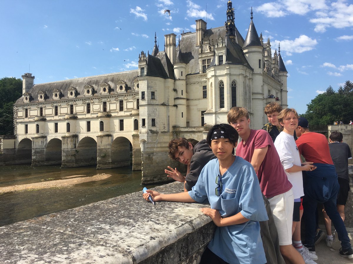 craigs_simon's tweet photo. If Chambord = Masculine, Château de Chenonceau = Feminine. Beautiful place. #loire2022 #mslearns @ISB_MS https://t.co/laElqbFjxm