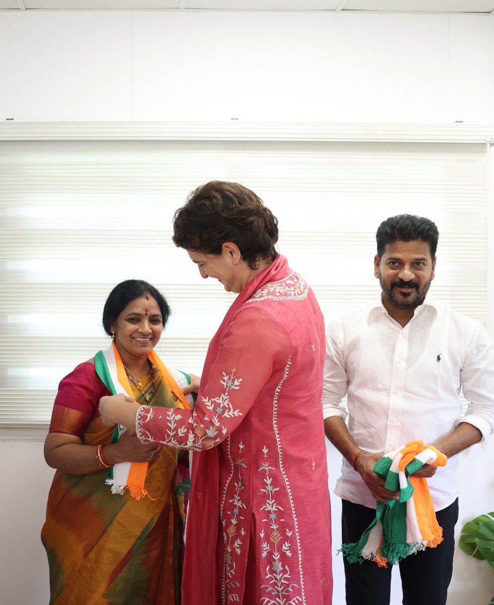 INCTelangana's tweet photo. Ex MLA Nallala Odelu garu &amp; his wife Mancherial ZP chairperson Bhagyalakshmi garu joined Congress today in Delhi in presence of AICC Gen sec, Smt @priyankagandhi and TPCC president shri @revanth_anumula. https://t.co/pUlSvcdgFk