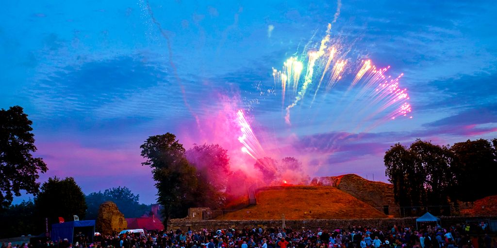 Expwakefield's tweet photo. Have you booked your tickets yet for Proms at the Castle? Returning for the first time in 2 years, it's going to be a fantastic event - mesmerising music from @WYSOLeeds followed by a stunning fireworks finale, all in the grounds of @PonteCastle 
https://t.co/gnSUhXPBFx https://t.co/zIA9GEBwep