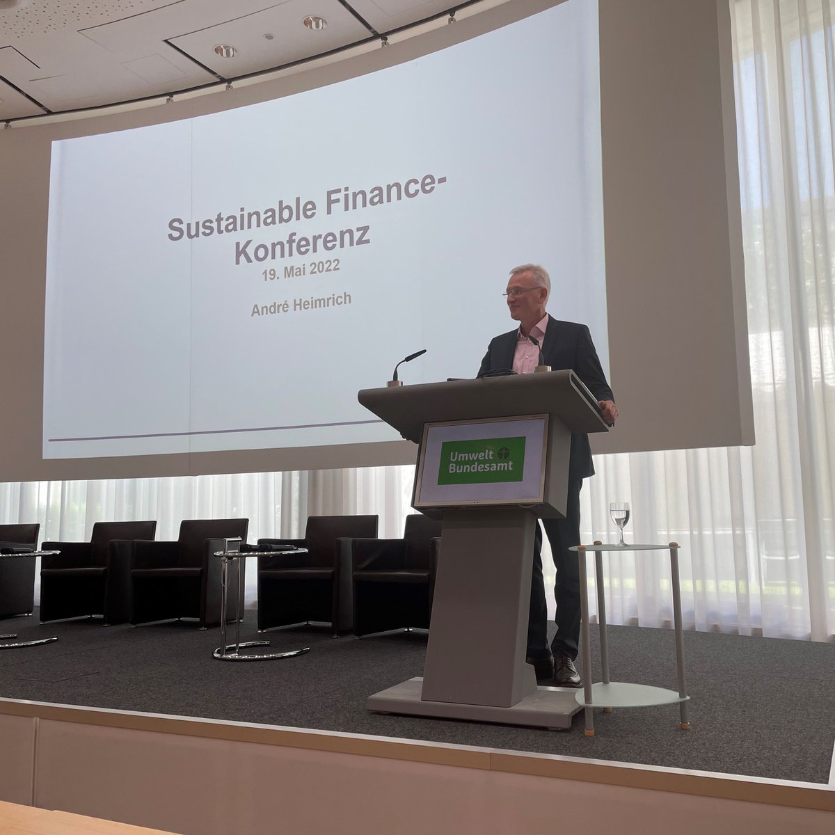 BVK_PR's tweet photo. #NachhaltigeKapitalanlage: Unser CFO André Heimrich spricht heute auf der #SustainableFinanceKonferenz vor Vertreter*innen der deutschsprachigen Umweltämtern und anderer Asset Owner über die Herausforderungen und Ziele der Bayerischen Versorgungskammer. https://t.co/4wzXsdVTEV