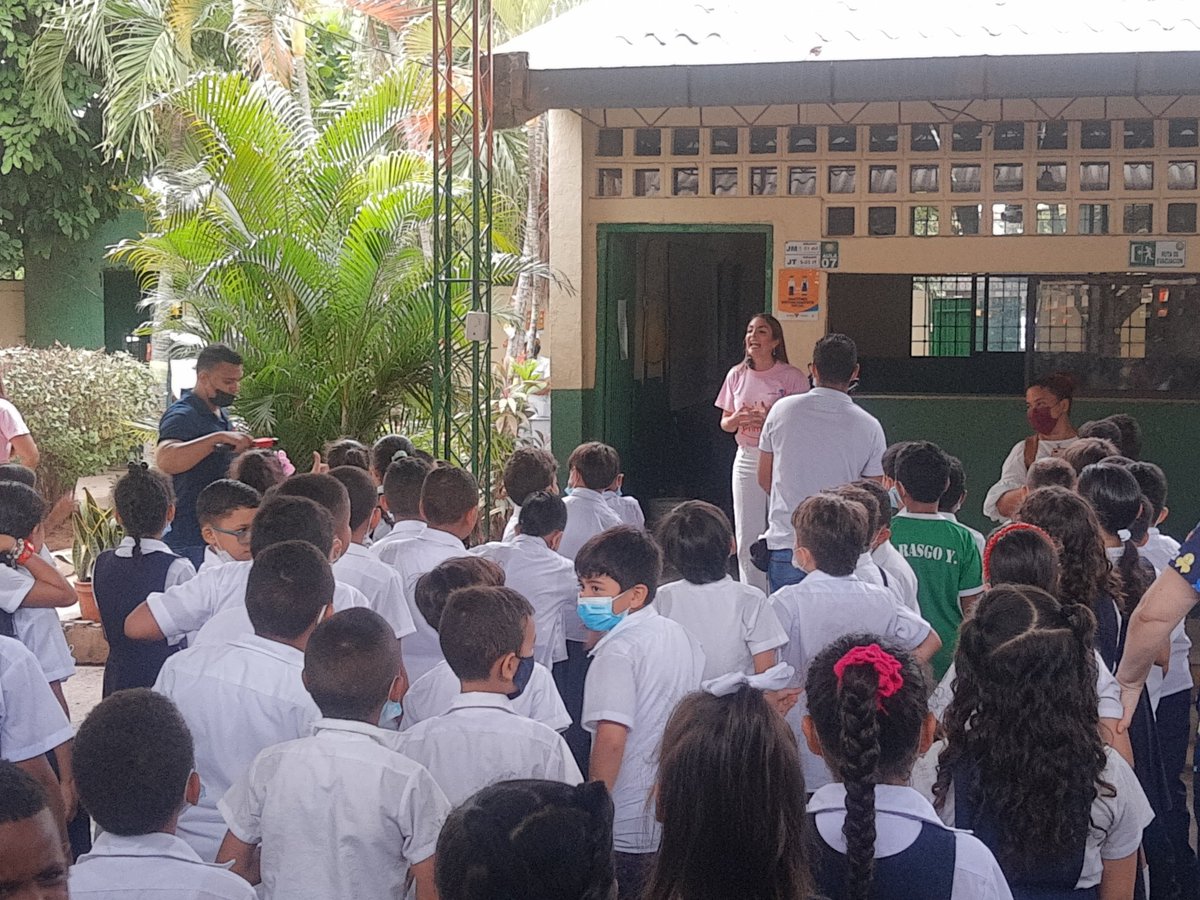 rlmedios's tweet photo. Más de 7.000 niños de instituciones educativas de Valledupar disfrutarán de juegos infantiles como el entregado por laprimera Gestora Laura Sierra en el colegio Alberto Herazo Palmera en el barrio La Popa. https://t.co/2mATWwYX0b