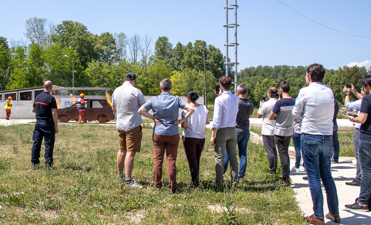 ENSOSP's tweet photo. 33 stagiaires ont suivi la 2e formation européenne en #sécurité de l'#hydrogène industriel « H2 Safety Risk Training Academy », dans le cadre du projet #Masshylia. Une formation réalisée avec @ENGIEgroup  @TotalEnergies et @bureauveritas 
👉Infos➡️ https://t.co/4JdzFknUqd https://t.co/IMfbFDlIhu