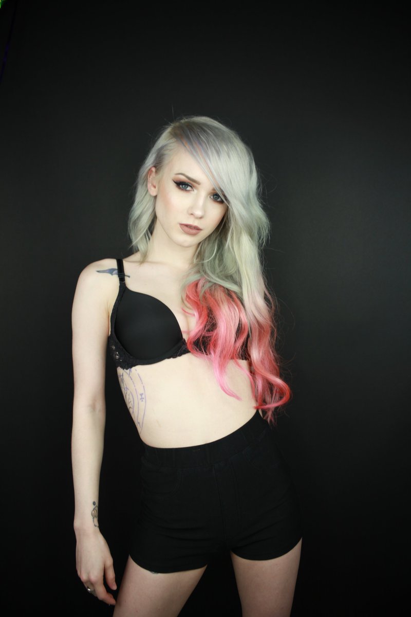 kittykittyv6's tweet photo. @aeloislol wow, you can take that bra off🤤 https://t.co/URYd42WK2x