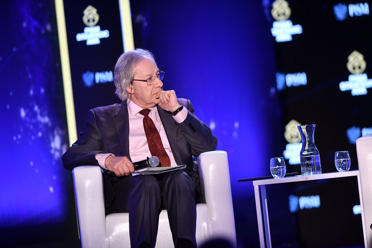Strategic_Ark's tweet photo. Opening the Q&A @StevenErlanger asks what responsibilities does the UE hold towards Ukraine, Moldova or other Eastern Partnership countries? @dzakheim answers: think of accession in terms of security guarantees, there's art 42.7 TEU #Strategic_Ark #thefutureoftheWest https://t.co/DbAaeKcwxv