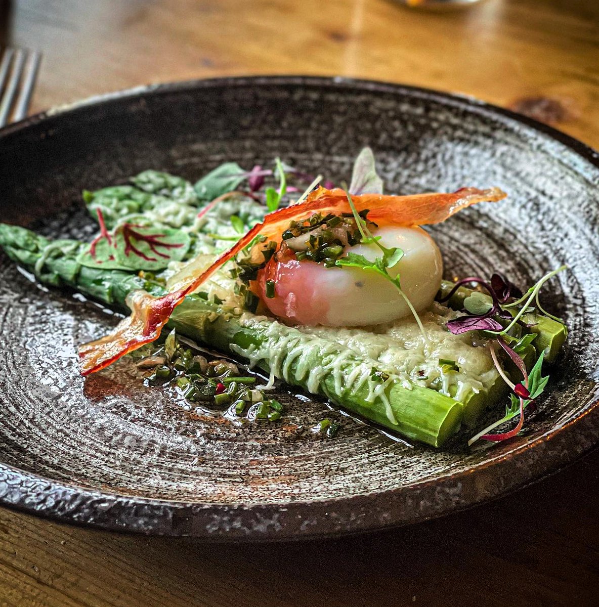 #new #starter Grilled Asparagus, 63oC Poached Egg, Pancetta, Chimichurri 😍 Availability Saturday evening this week if you'd like to give some of our new dishes a try call @whitepheasant team on 01638 720414 ☺️ . Thanks to #cambridgefoodies @cambridgefoodiessocial for the photo🙏