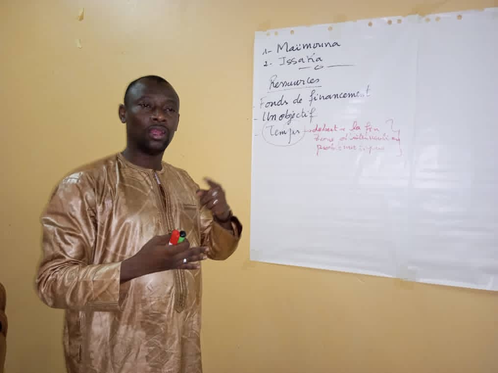 CCNEJNIGER's tweet photo. 2e jour atelier sur l'élaboration de projets et la mobilisation de ressources. avec la restitution des travaux de la 1ere journée suivi de la formation sur la Mob. des ressources

Cette formation vient  renforcer les capacités de ce jeunes à être plus actifs dans leur communauté. https://t.co/0c3QFGff0k